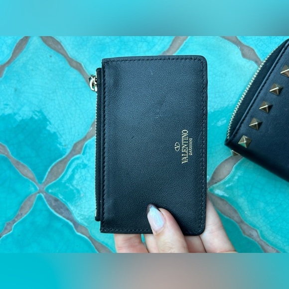 Valentino Garavani Rockstud Zip-around Leather Wallet + change Wallet In Black - Picture 7 of 12